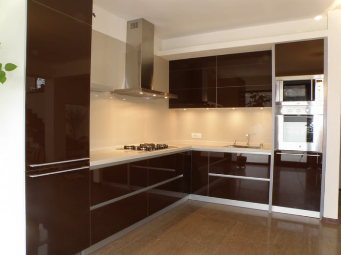 Frontali della cucina con telai in alluminio