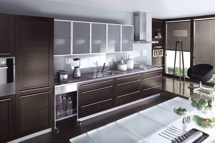 Frontali della cucina con telai in alluminio