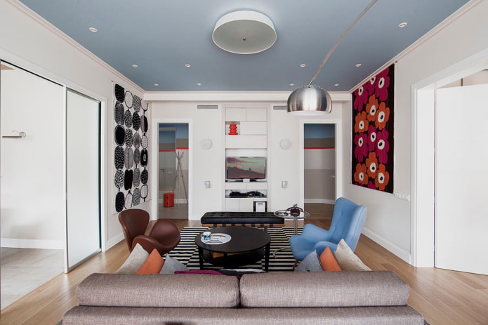 soffitto opaco blu pallido all'interno