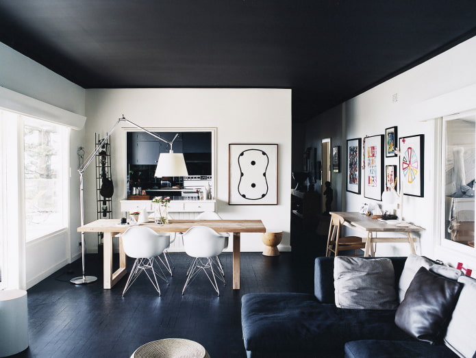soffitto teso nero all'interno