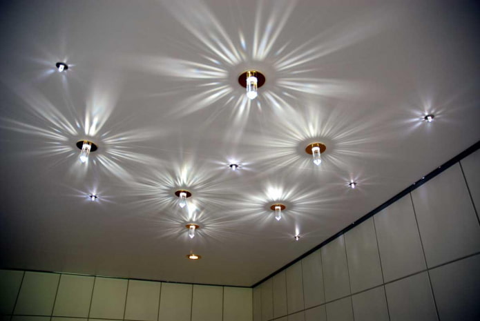 soffitto teso opaco con lampadine
