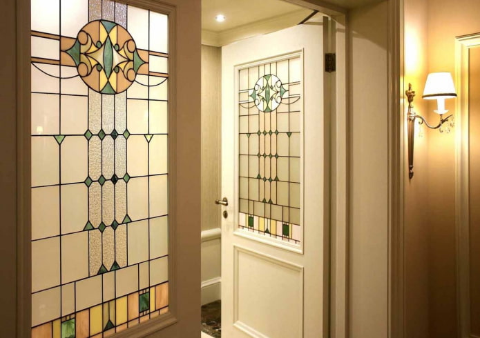 porte con inserti in vetro decorato