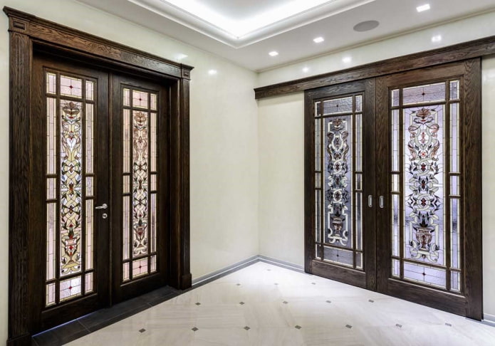 porte con inserti in vetro decorato