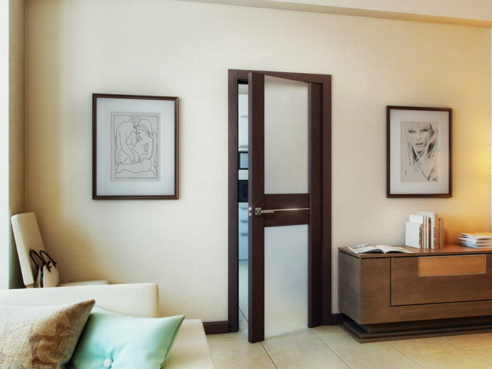 porte con vetro smerigliato all'interno