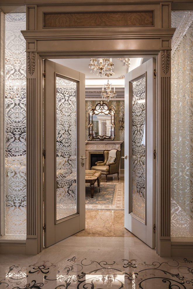 porte con inserti in vetro decorato