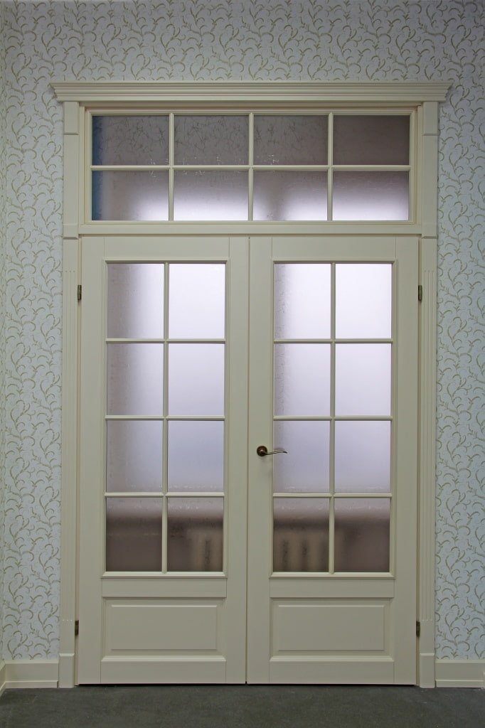 porte con vetro reticolato all'interno