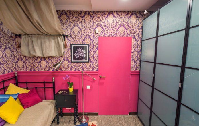 porta interna rosa all'interno