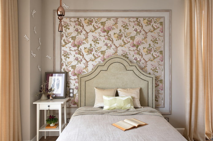 modanature a parete nell'interno della camera da letto