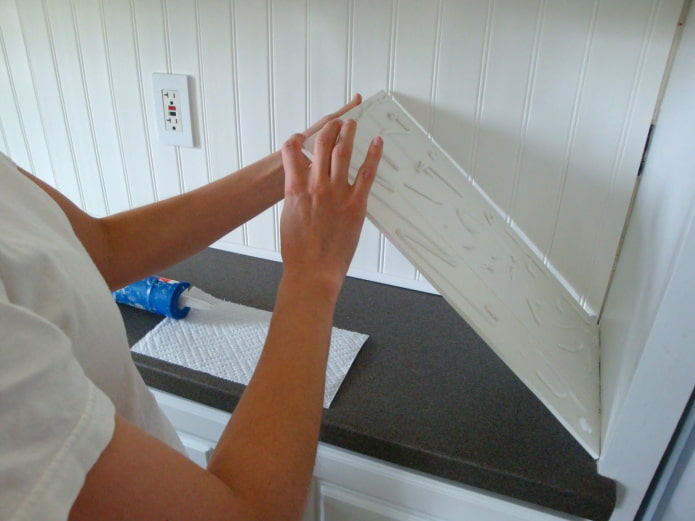 fissaggio pannelli in PVC con colla
