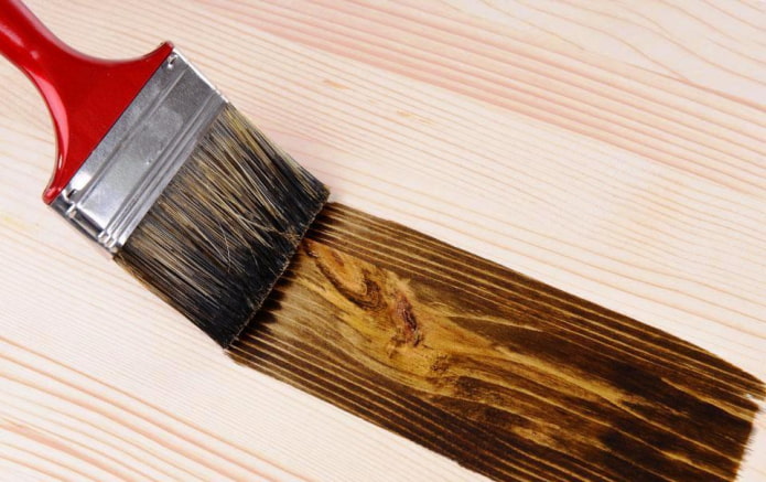 applicazione con un pennello