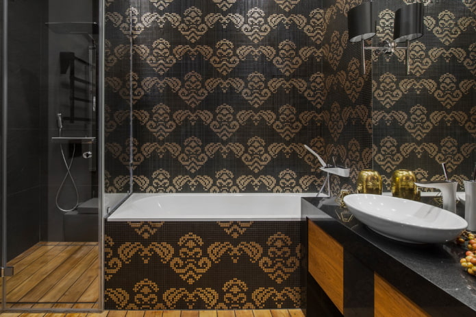 mosaico sulla parete dell'interno del bagno