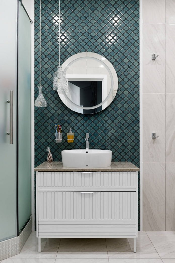 tessere di mosaico figurate in bagno