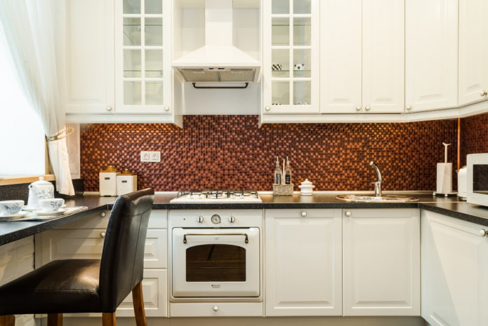 piastrelle a mosaico nell'interno della cucina
