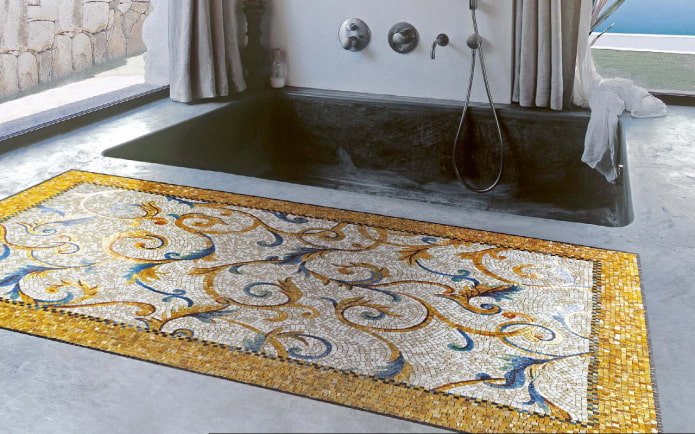 mosaico sul pavimento nell'interno del bagno