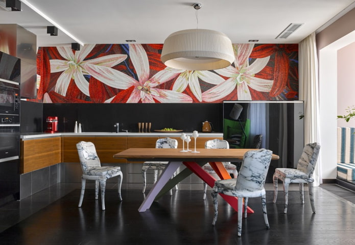 piastrelle a mosaico nell'interno della cucina