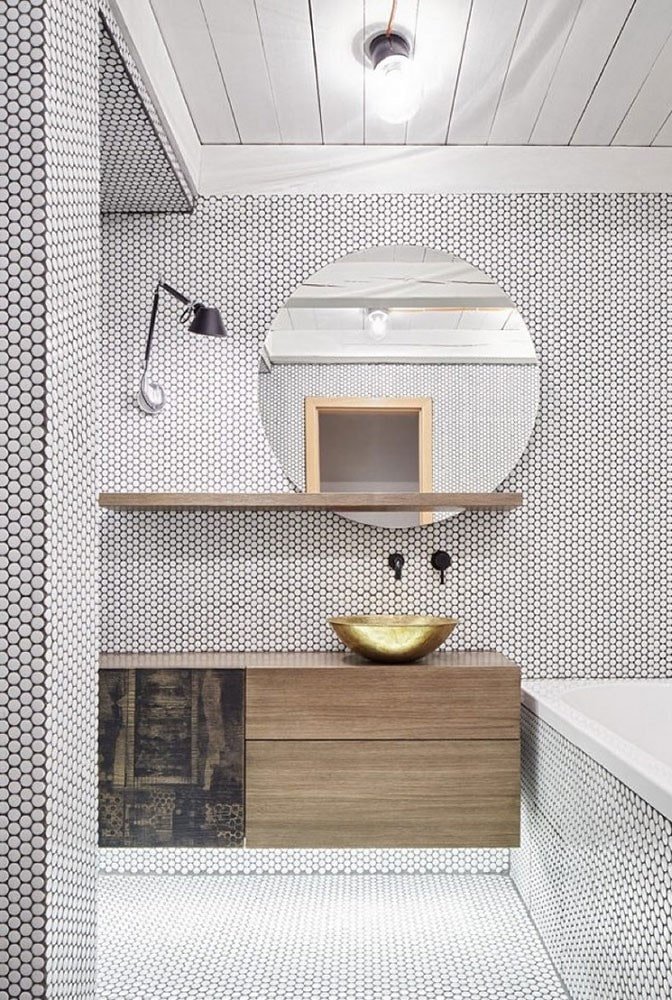 tessere di mosaico rotonde in bagno