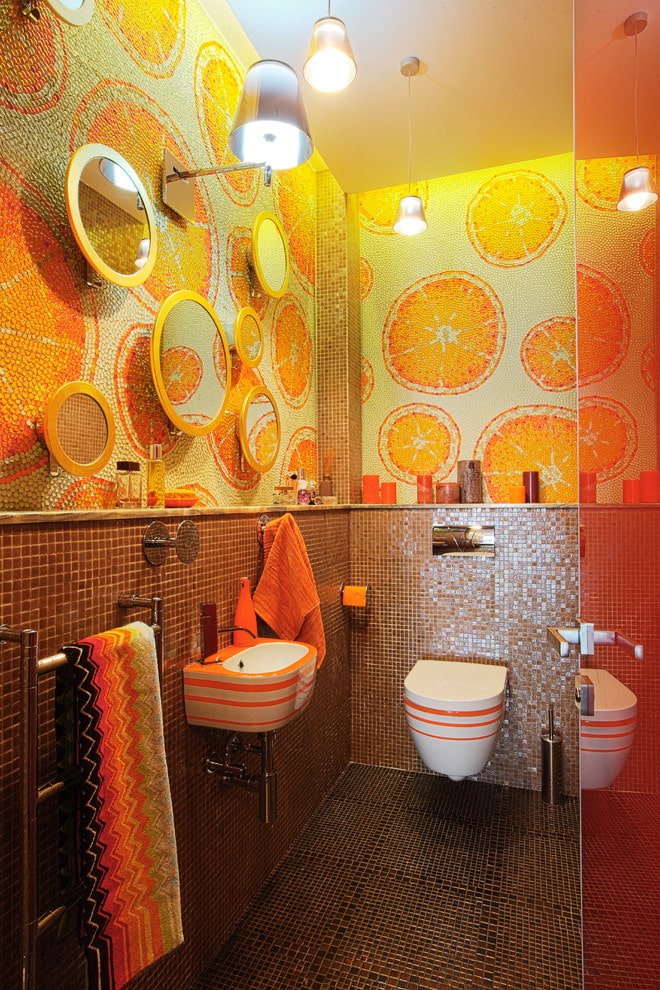 mosaico all'interno del bagno