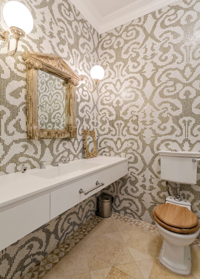 mosaico all'interno del bagno