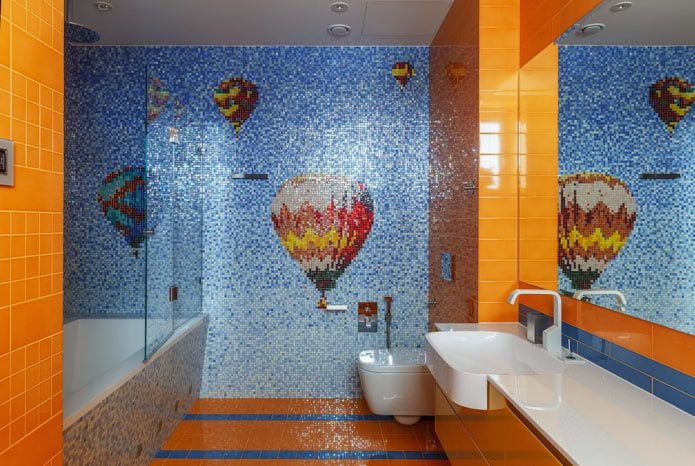 mosaico con motivo nell'interno del bagno