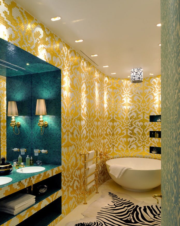 mosaico dorato nell'interno del bagno