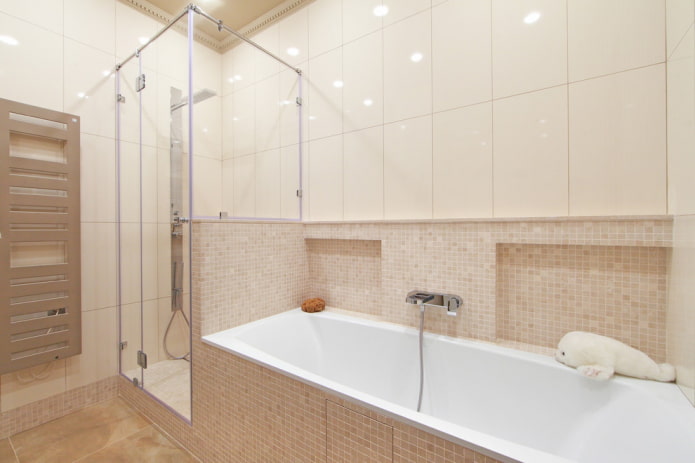mosaico abbinato alle piastrelle del bagno
