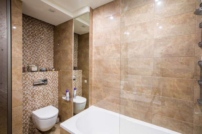 mosaico all'interno del bagno