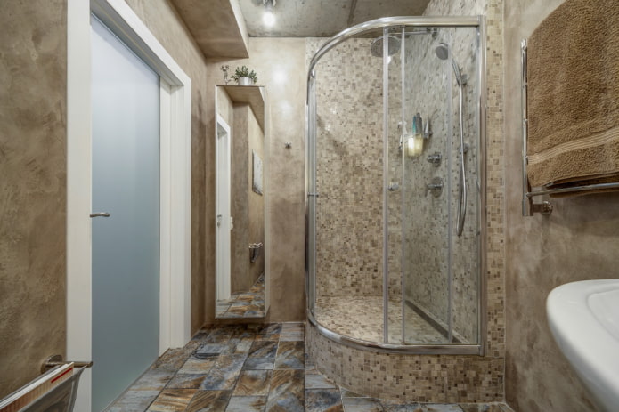 mosaico nella cabina doccia nell'interno del bagno