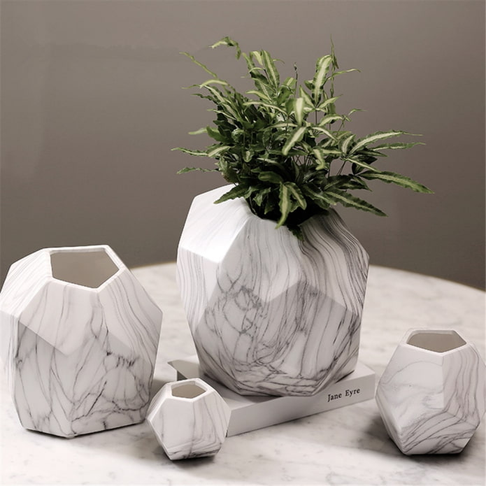 vaso con texture in marmo