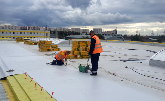 installazione della copertura a membrana