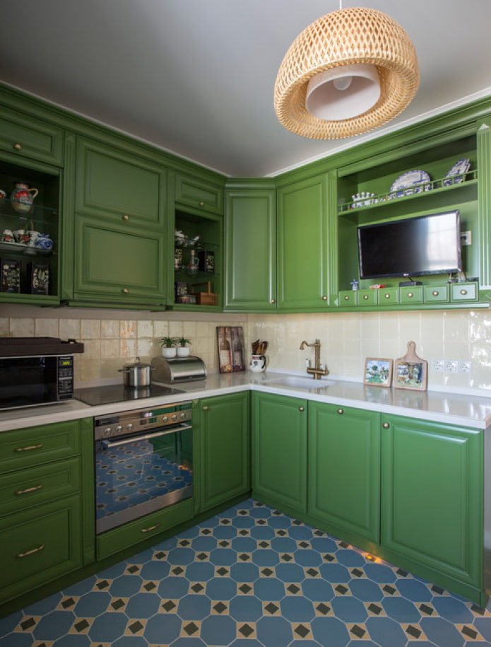 TV nel mobile della cucina
