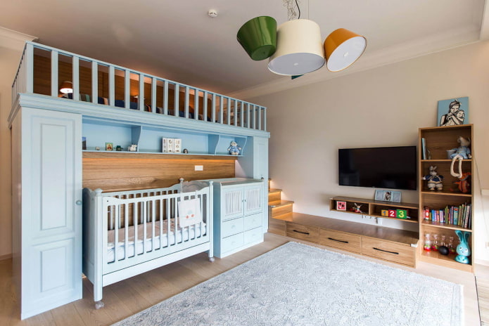 TV per un bambino nella stanza dei giochi