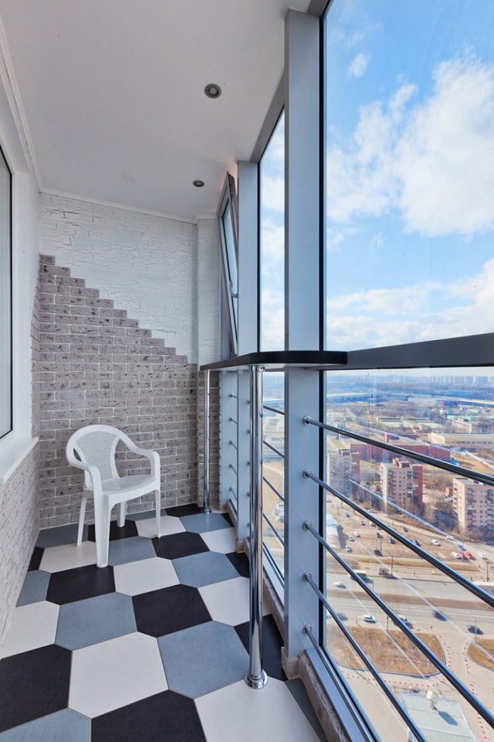 piastrelle per pavimenti all'interno del balcone