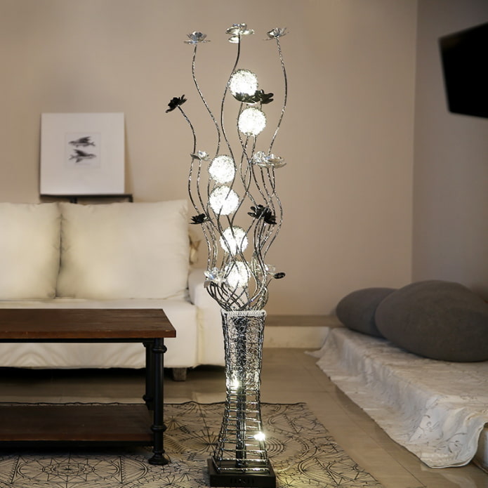 Vaso-lampada a forma di fiore