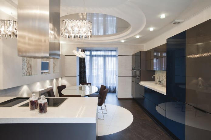 Design del soffitto teso in cucina