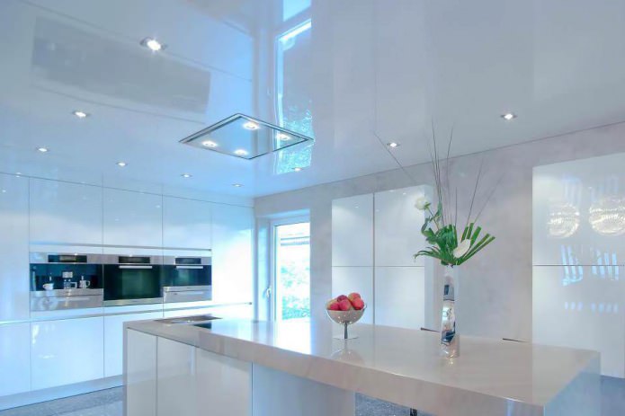 Soffitto teso lucido in cucina