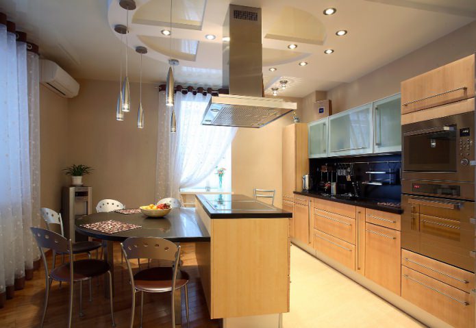 costruzione in cartongesso con soffitto teso in cucina