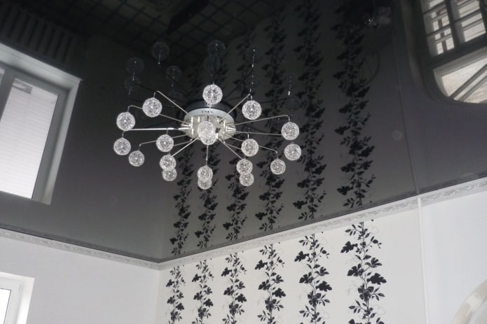 Illuminazione in cucina con soffitto teso