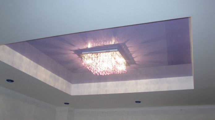 Illuminazione in cucina con soffitto teso