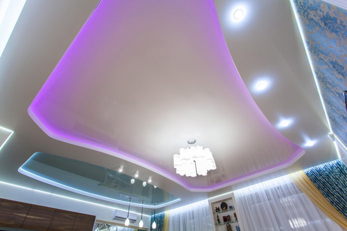 struttura a soffitto con retroilluminazione viola