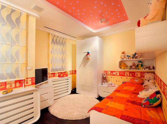 Soffitto bianco e arancione