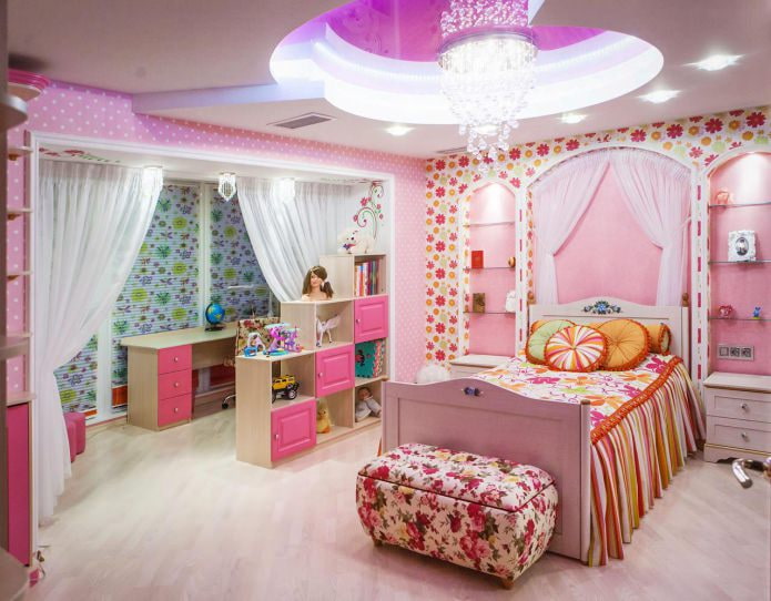 soffitto teso all'interno della cameretta per bambini