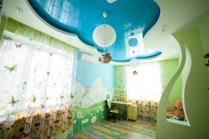 soffitto teso all'interno della stanza di un bambino