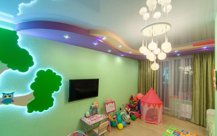 soffitto teso nella cameretta dei bambini (illuminazione)