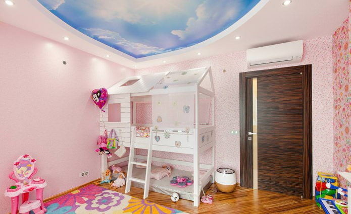 porta interna in legno all'interno di una cameretta per bambini