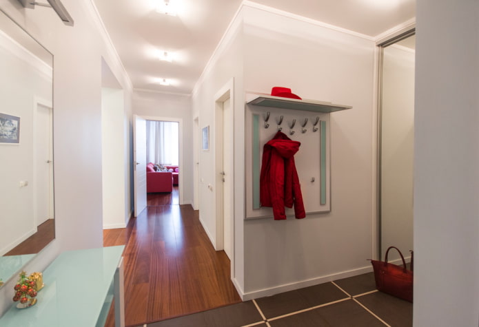 struttura del soffitto teso in una stanza a L