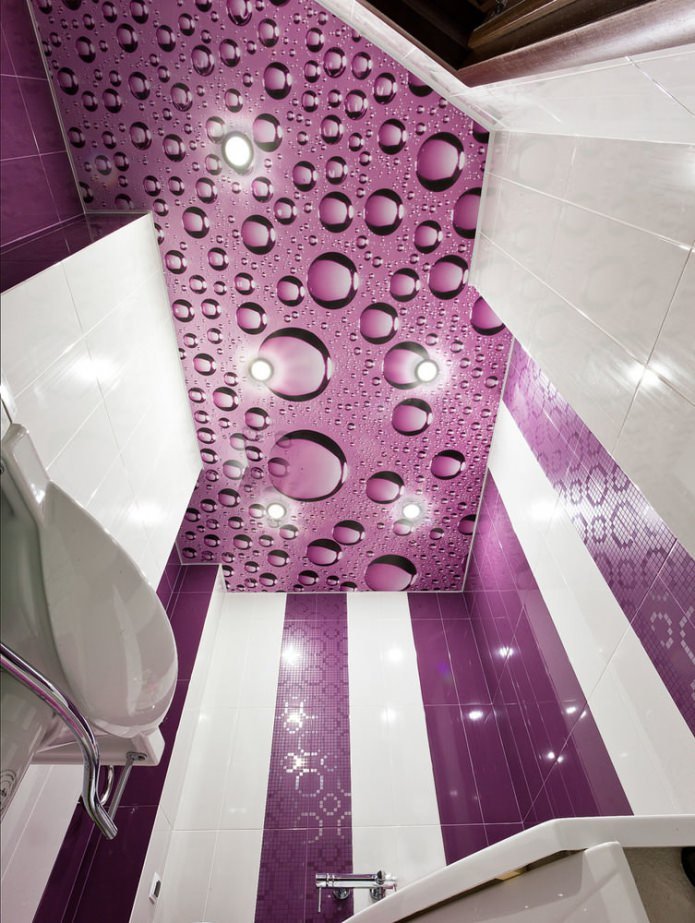 soffitto con immagine di gocce d'acqua in bagno