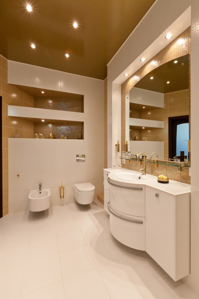 soffitto teso marrone in bagno