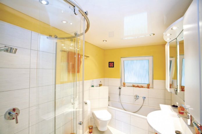 bagno bianco e giallo