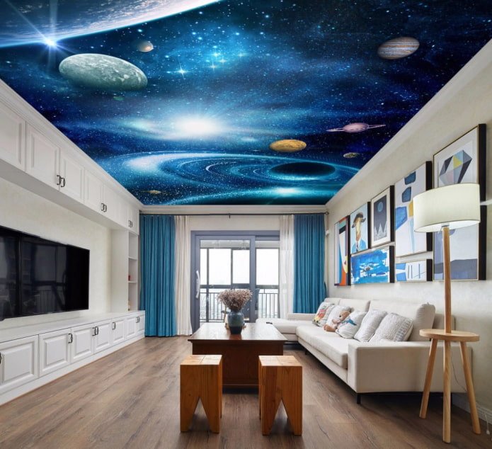 soffitto con immagine dello spazio nel soggiorno