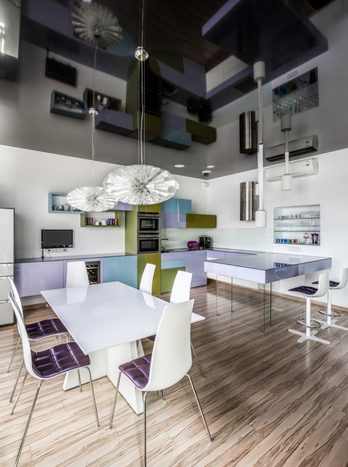 soffitto teso all'interno